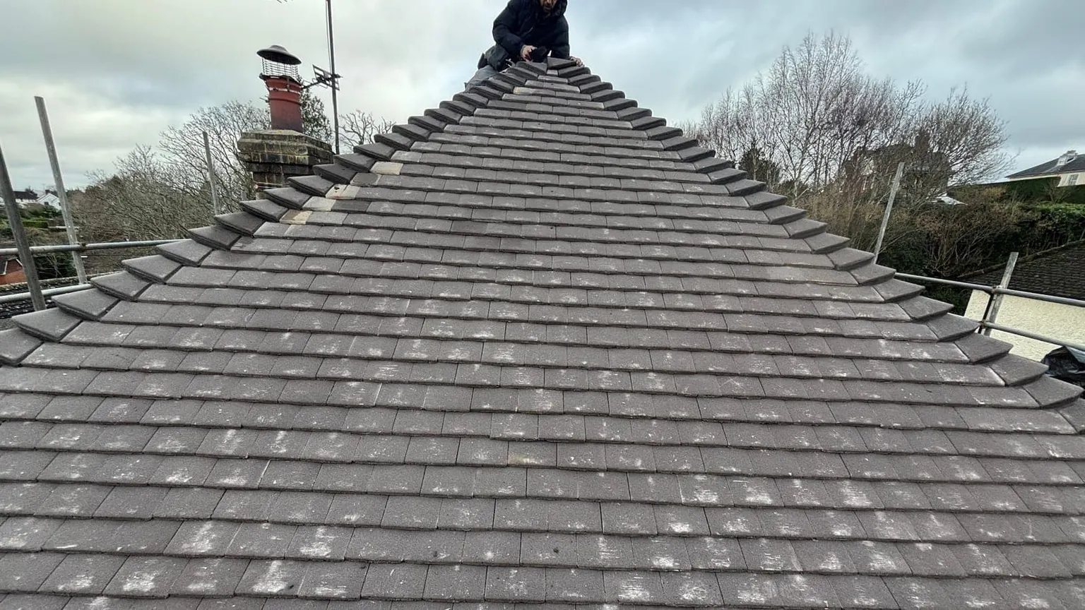 A newly tiled roof by Masters Roofing running up to a freshly bedded ridge